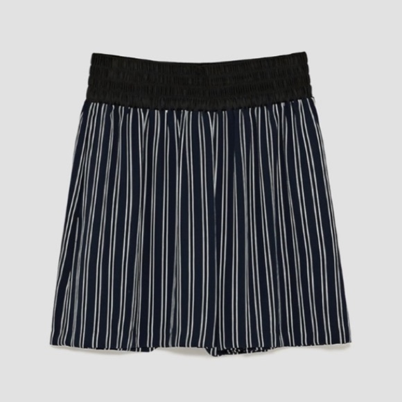 🛑SOLD ZARA Navy Stripe High Waisted Silky Bermuda Shorts - Picture 3 of 8